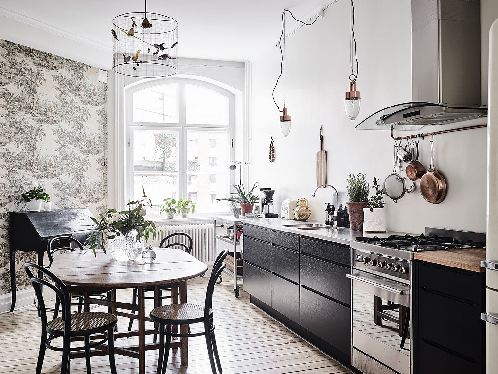 Soffitto colorato e pareti bianchi: come dipingere casa: guida ...