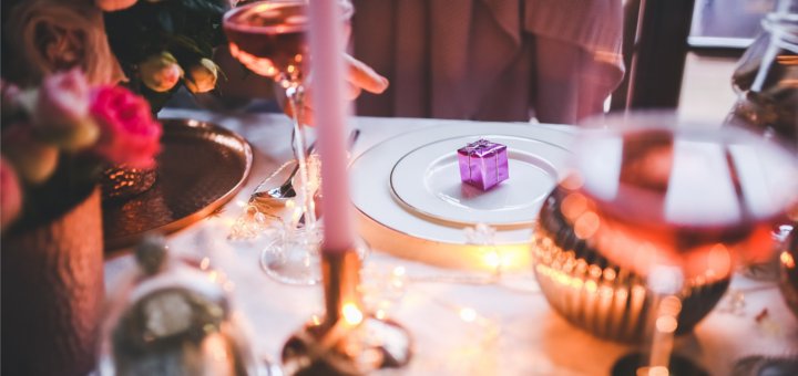 apparecchiare la tavola a natale