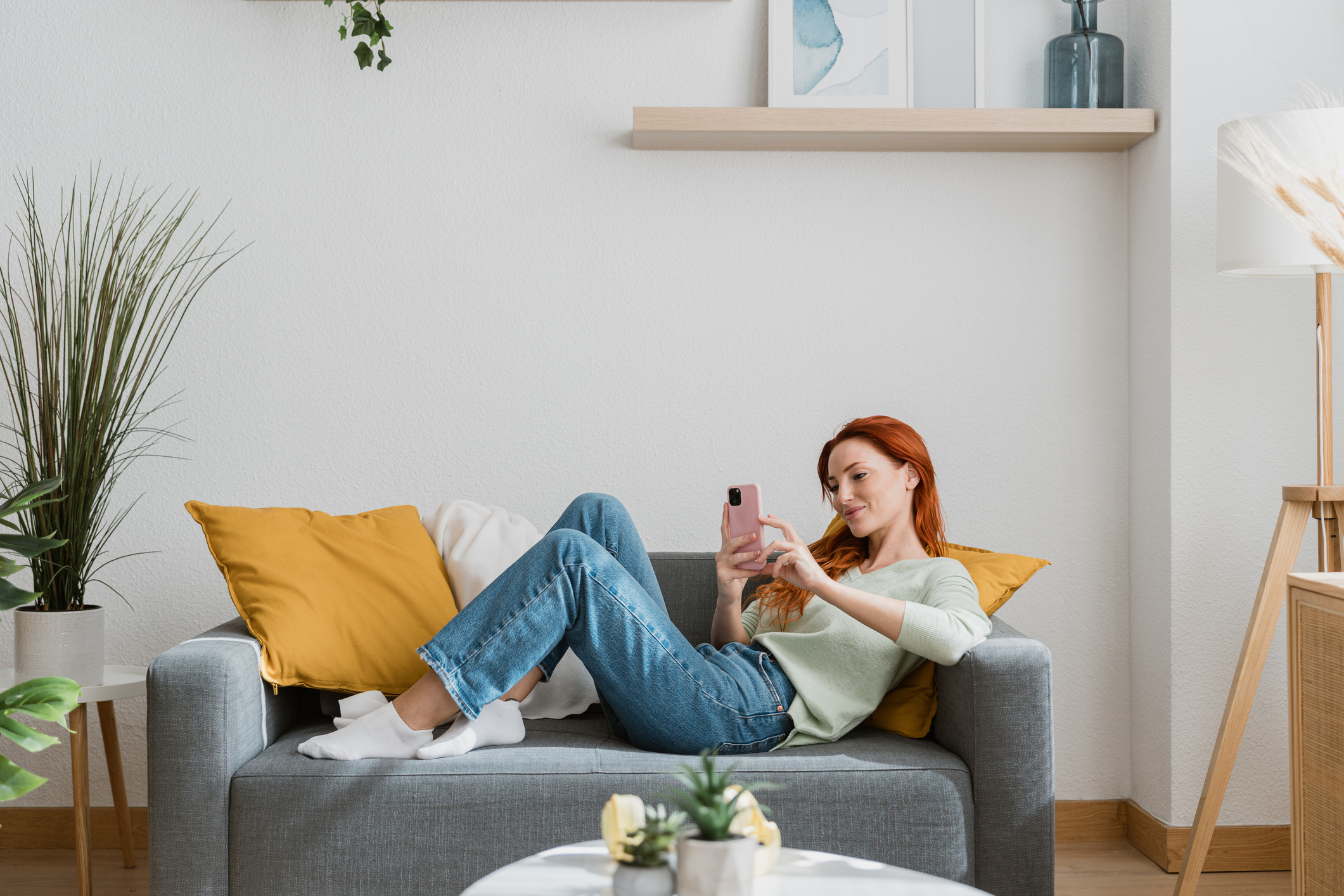 Sofa Buddy Portabicchieri Per Divano – Supporto Multiuso Con Pesi Integrati, Reggette Per Bevande, Telecomando E Tablet - 5